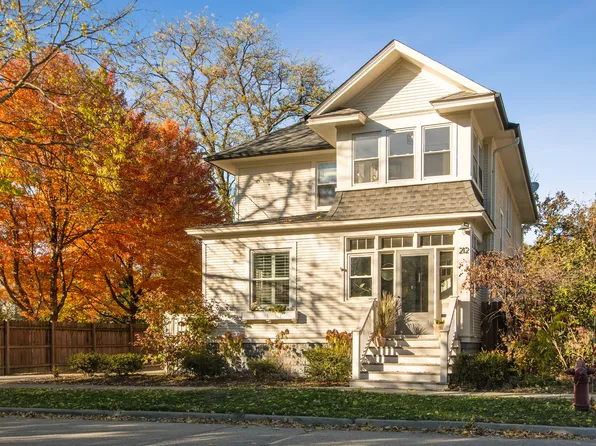 212 Washington St, Barrington, IL 60010