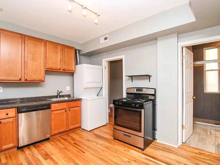 2040 W Charleston St #1R — Photo 3