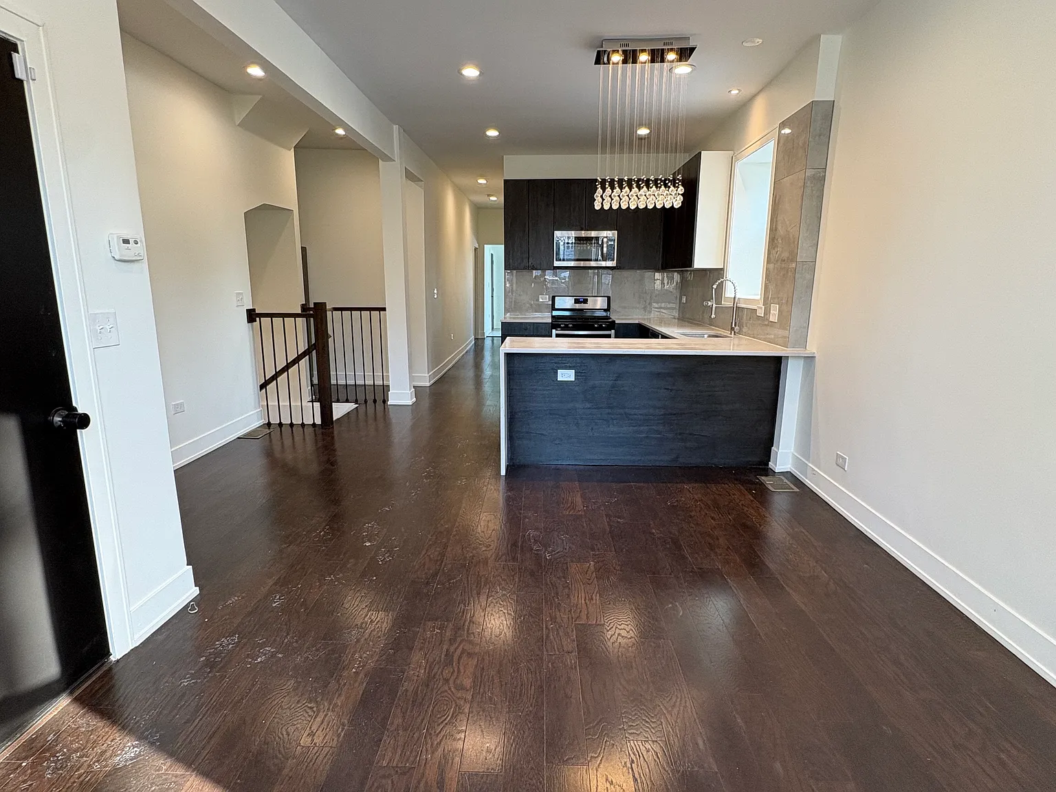 613 N Christiana Ave — Photo 2