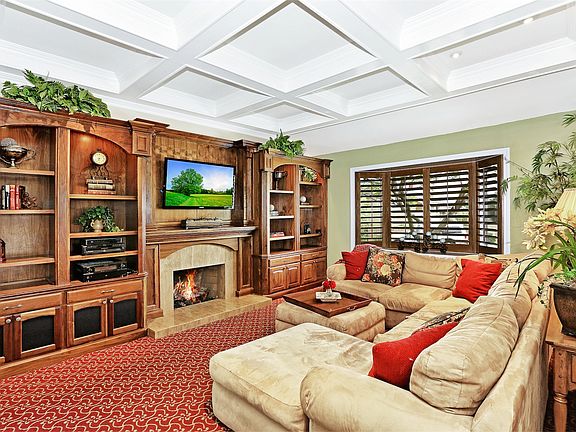 3rd image of 1005 S Burlwood Dr