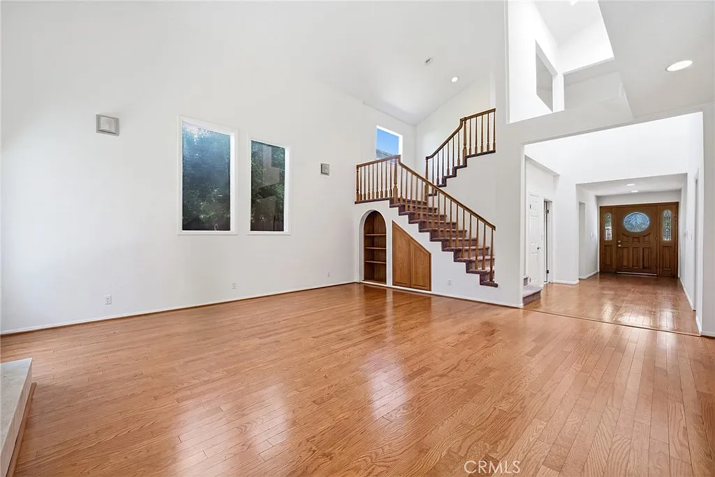 5 bed, 3773 sqft, $6,945 — Photo 1