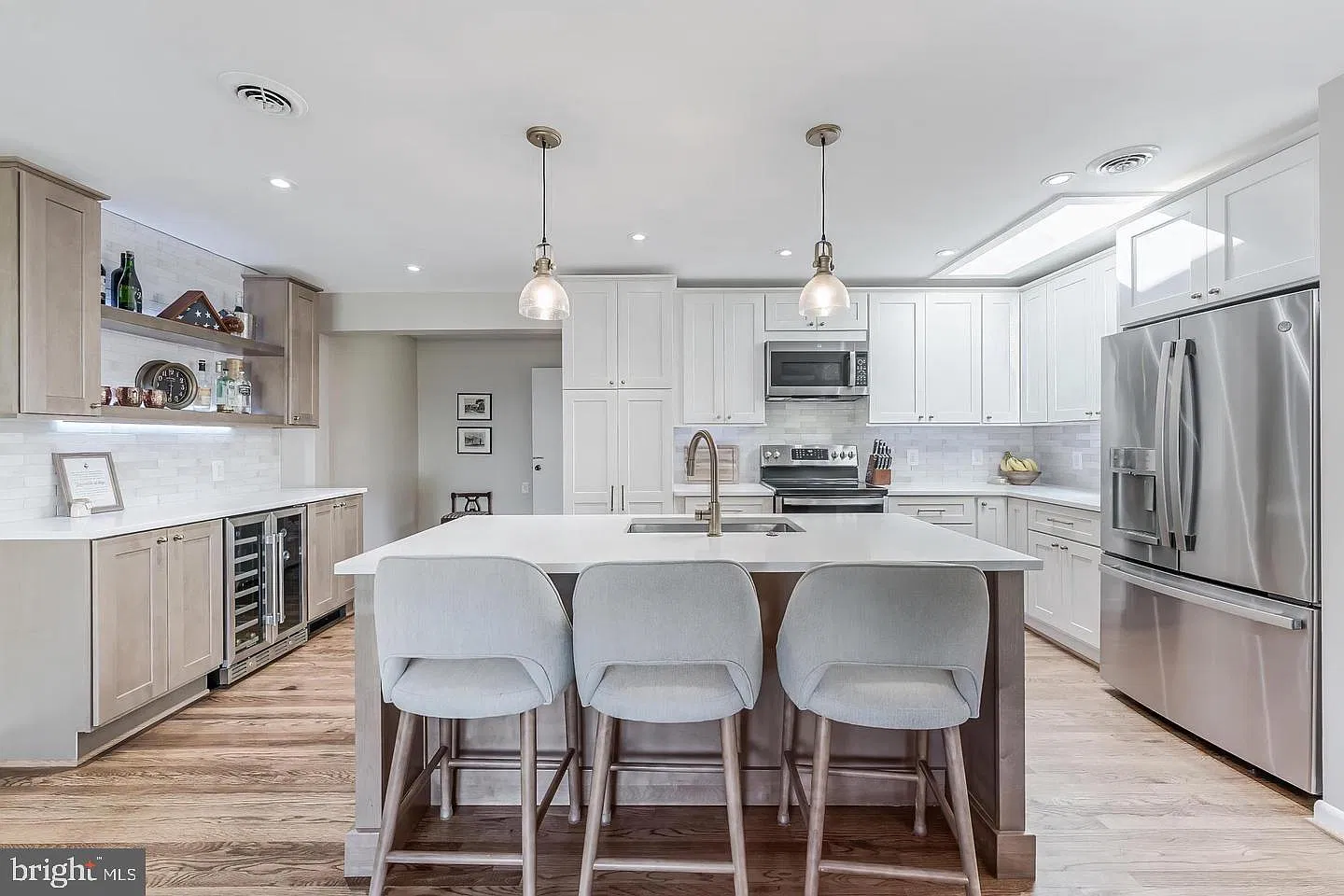 5 bed, 4.0 bath, 2598 sqft, $3,800 — Photo 4