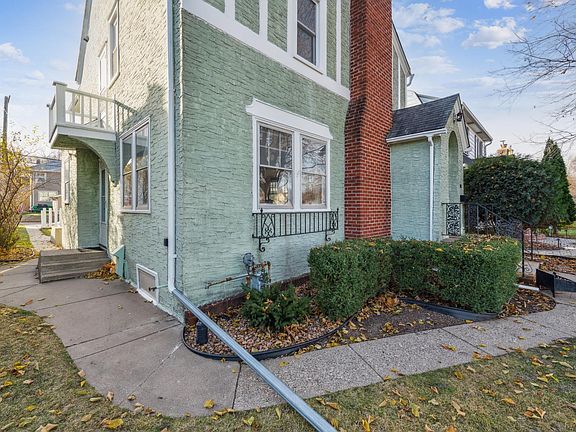 3rd image of 1780 Hartford Ave