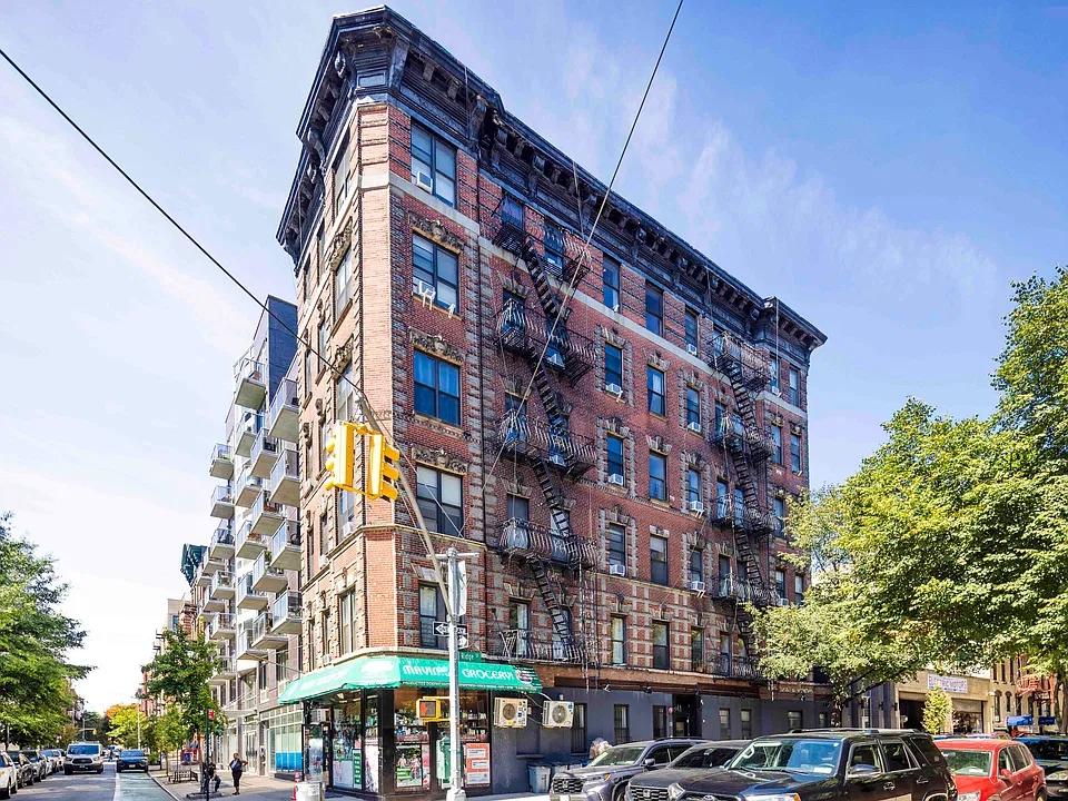 200 Stanton St #8