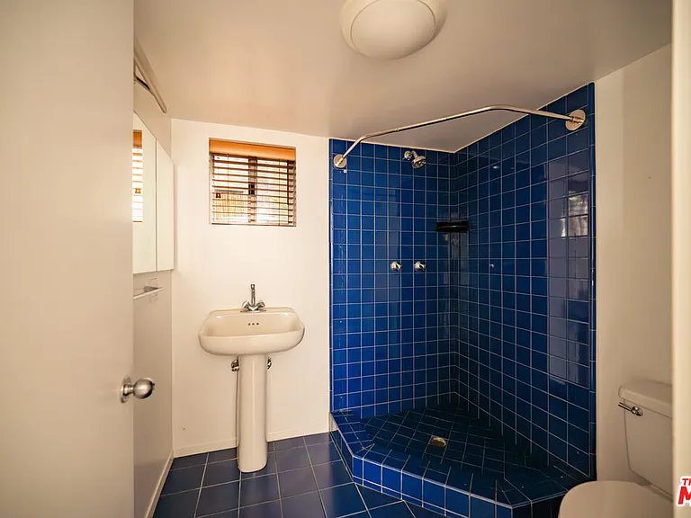 656 Angelus Pl — Photo 9