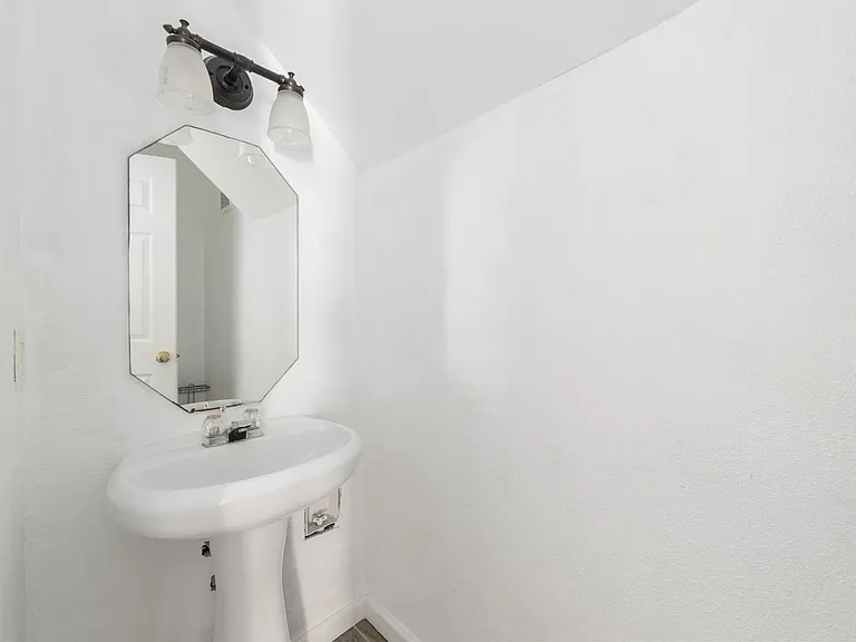 10106 Farrell Dr — Photo 18