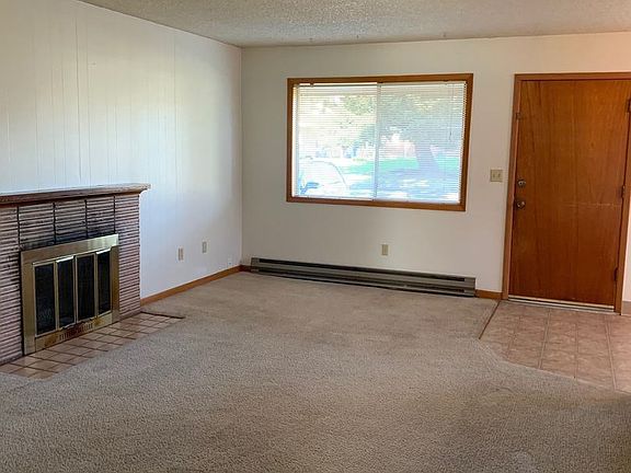 2nd image of 704 NE 108th Ave