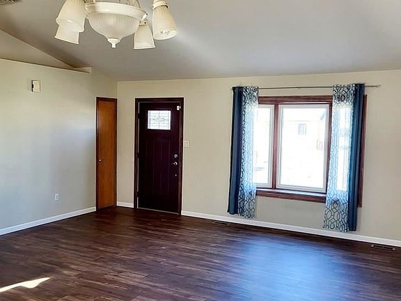 3rd image of 640 S Bellflower Dr