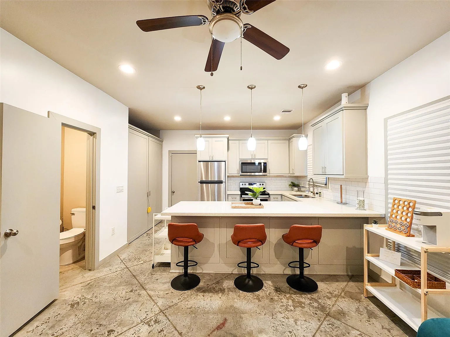 2 bed, 1.5 bath, 1050 sqft, $1,575 — Photo 1