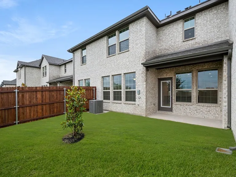 648 Sandiford Ct — Photo 13