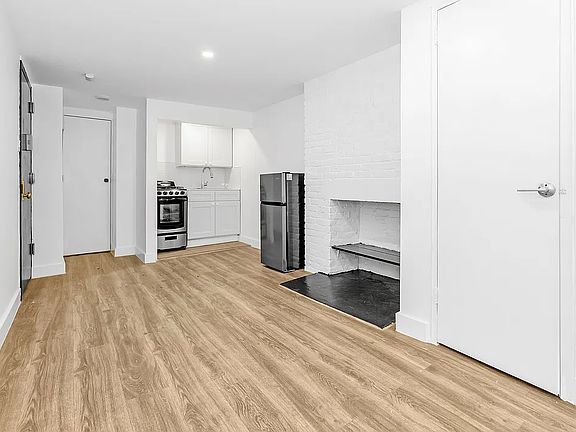 2nd image of 430 E 13th St APT 1R