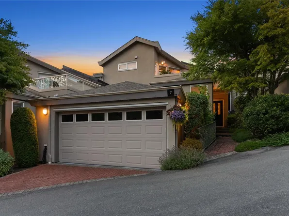 4771 Cordova Bay Rd #7, Saanich, BC V8Y 2J7