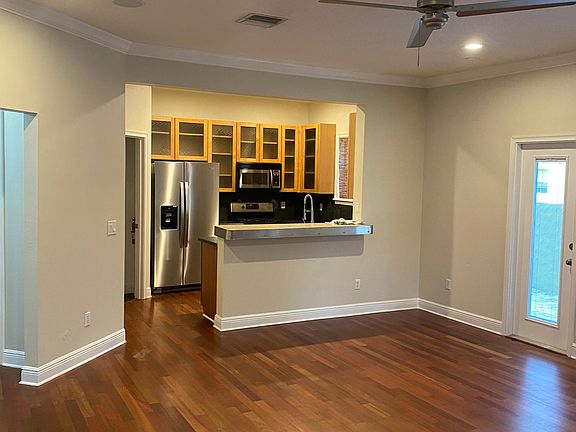 5th image of 824 Ellwood Ave