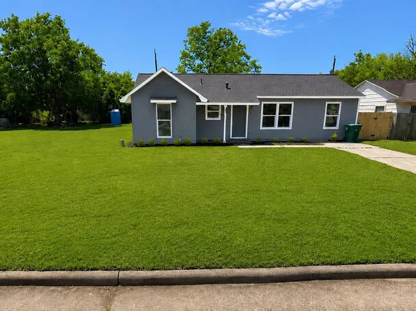 5718 Ricky St, Houston, TX 77033