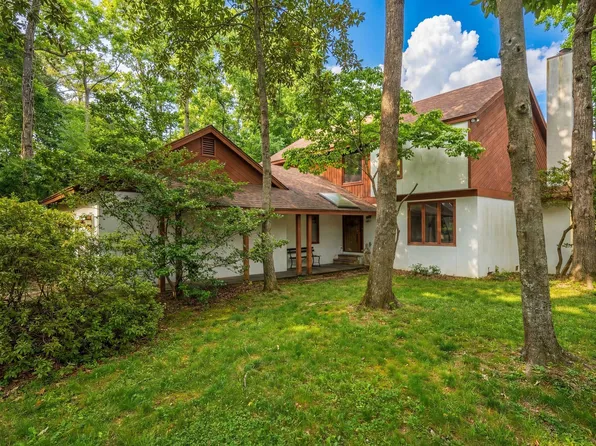 9 Arabian Dr, Charleston, SC 29407