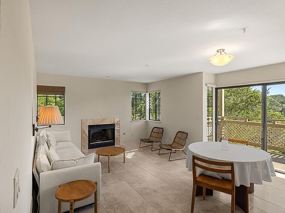 3rd image of 121 Quail Run Ct
