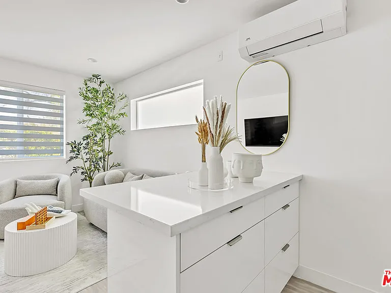7076 Park Mnr — Photo 13