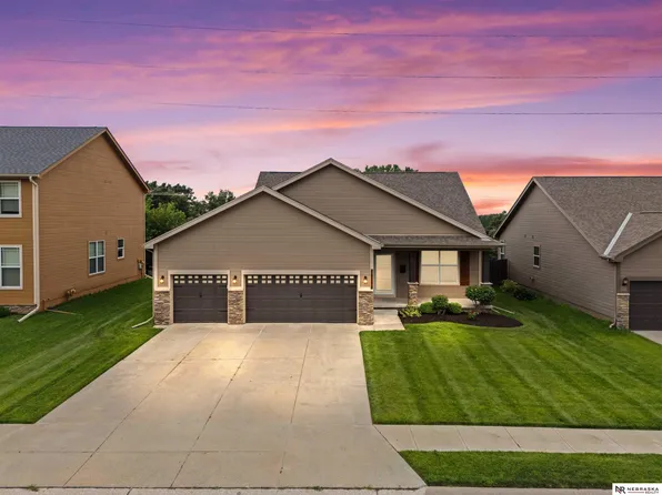 18715 Mason St, Elkhorn, NE 68022