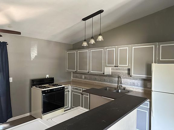 2nd image of 3237 Oxford Ln