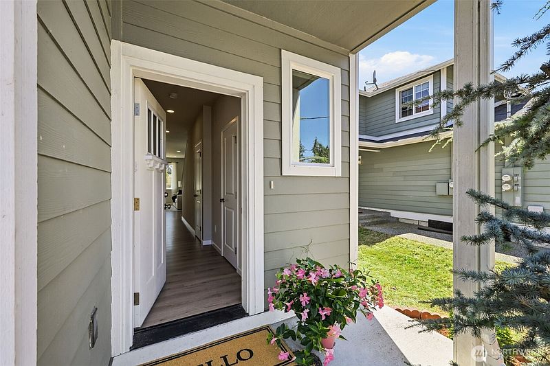 4th image of 412 170th Street S