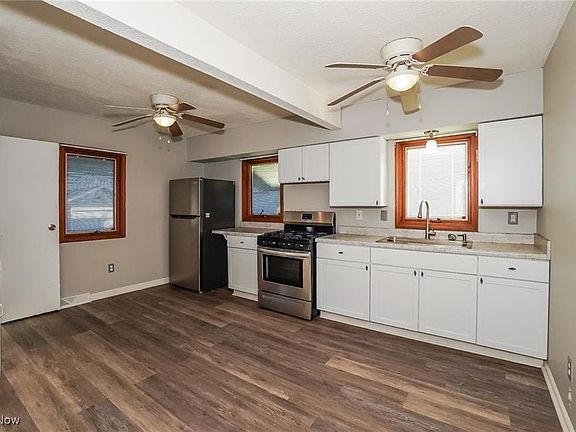 4th image of 1054 Bell Ct