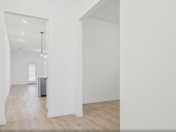 2nd image of 2118 Meadowlark Ln