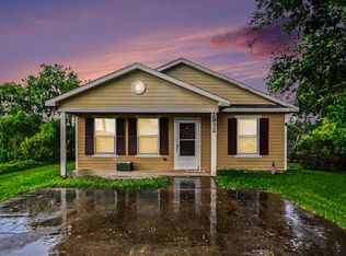2932 Shady Creek Ln, Oyster Creek, TX 77541