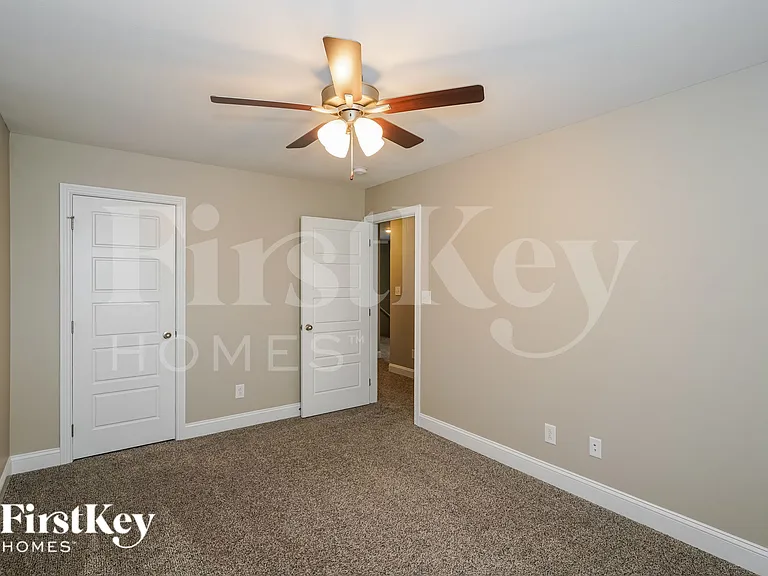 1086 Whitney Dr — Photo 14
