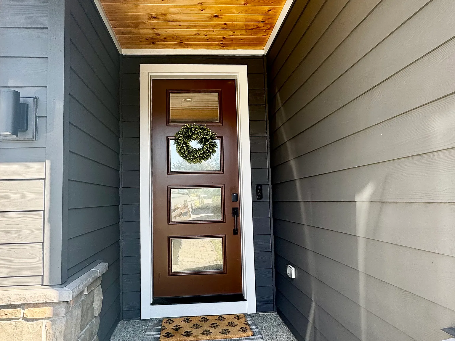 5 bed, 2710 sqft, $5,980 — Photo 2
