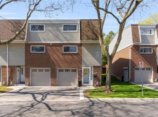 960 Warwick Ct #15, Burlington, ON L7T4C5
