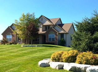 W279N5753 Walnut Grove Dr, Lisbon, WI 53089