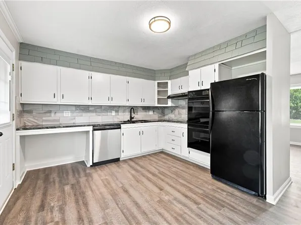 16007 E 17th St S, Independence, MO 64050