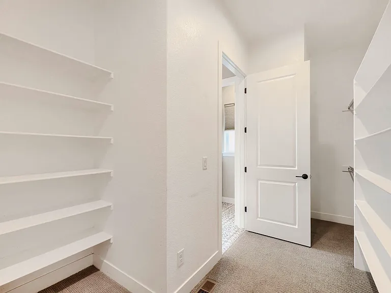 687 Easton Ct — Photo 17