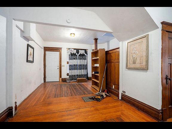 3rd image of 1317 James St #1