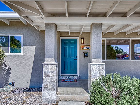 2nd image of 1718 Aliso Dr NE