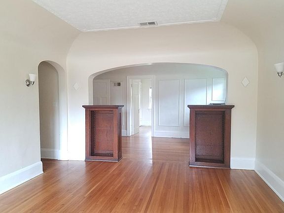 2nd image of 136 W Meinecke Ave #4