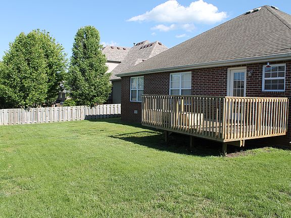 2nd image of 601 E Thornhill Dr