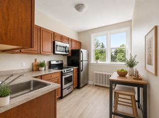 261 College St #3, Kingston, ON K7L4M1