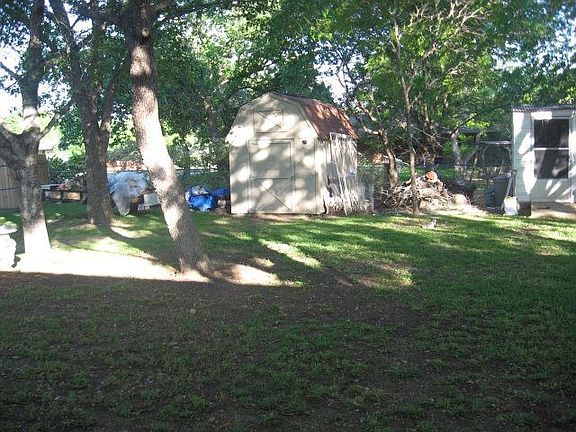 3rd image of 121 Spanish Oak Ln W