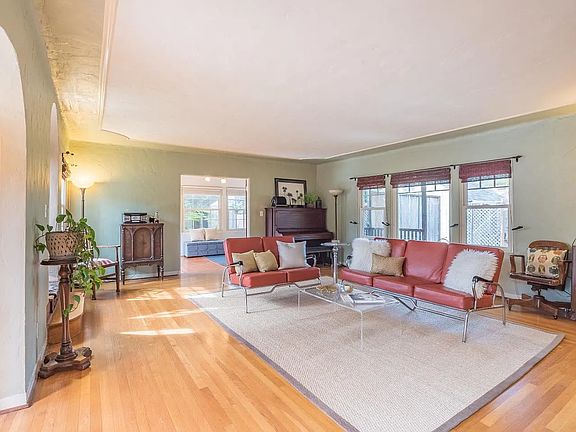 3rd image of 520 Walnut Ave #A