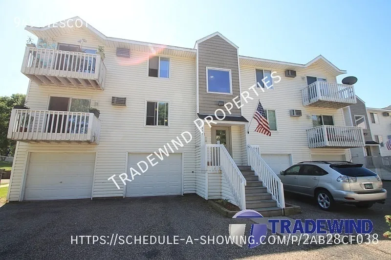 Spacious 3 Bed 2 Bath Condo — Photo 1