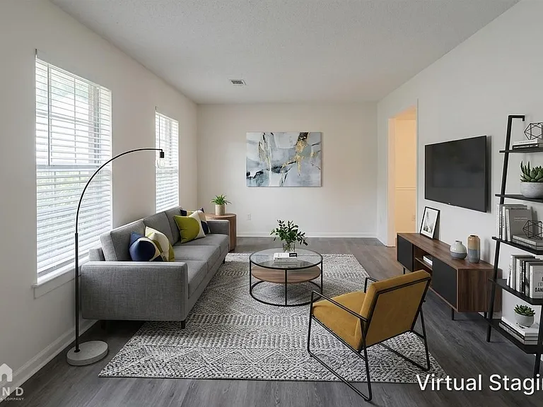 5561 Northcut Dr — Photo 2