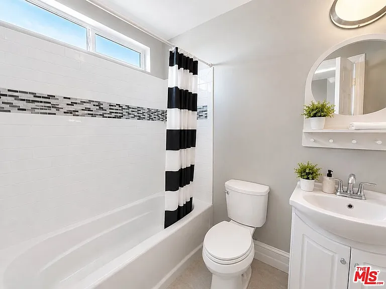 1212 W 37th Dr #2 — Photo 7