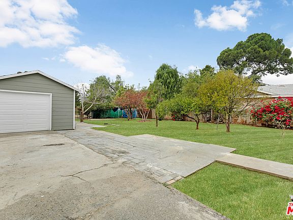 3rd image of 8998 Cypress Ave