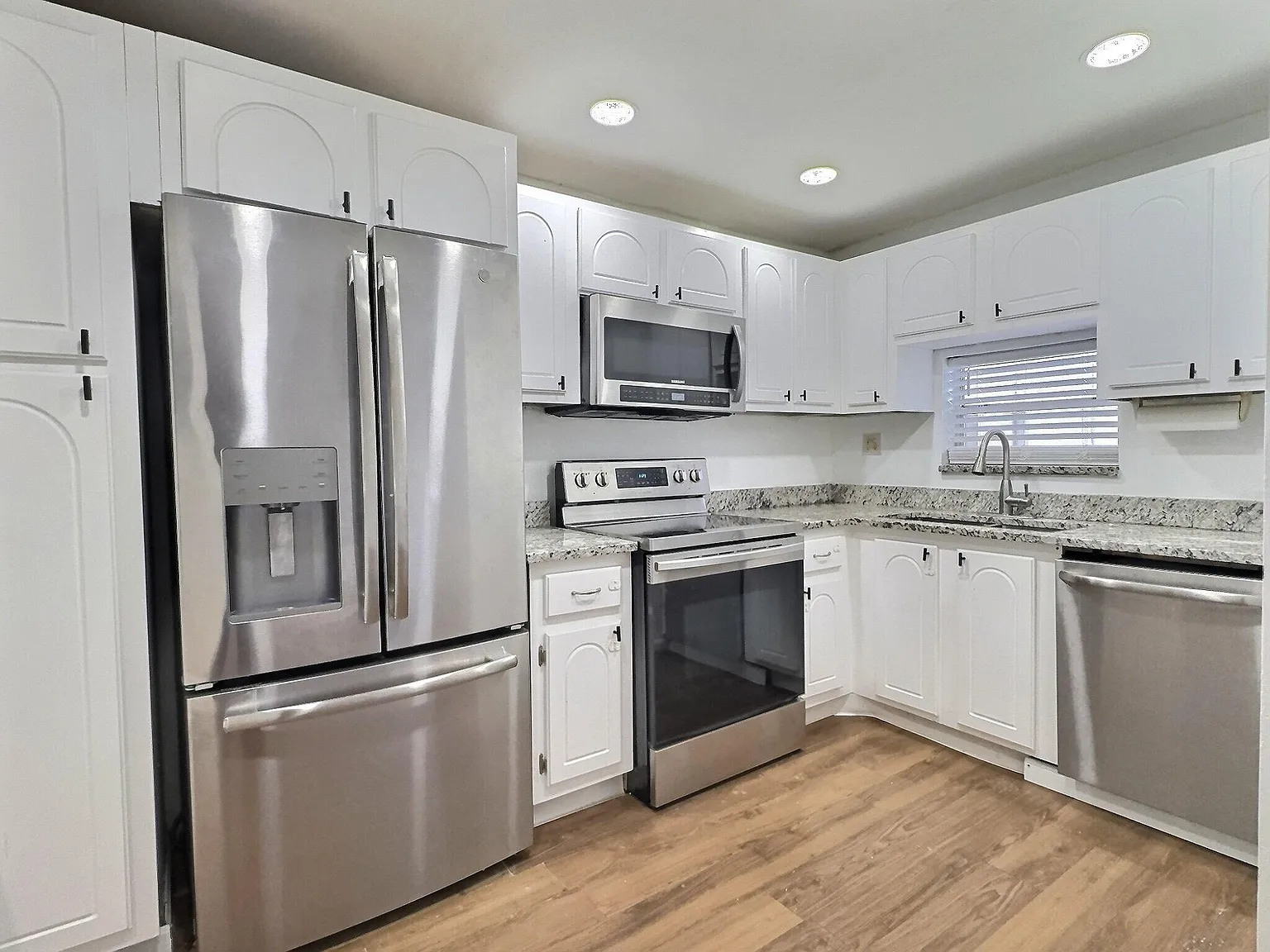 2 bed, 2.0 bath, 1170 sqft, $1,900 — Photo 3