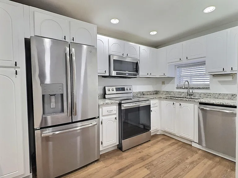 400 S Hollybrook Dr #202 — Photo 3