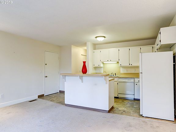 3rd image of 444 N Hayden Island Dr
