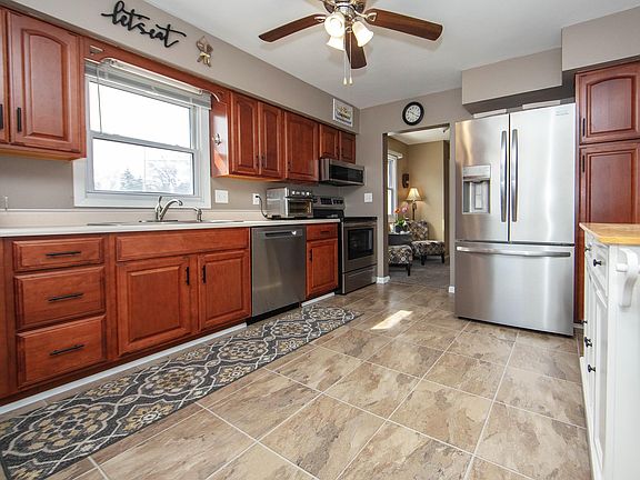 3rd image of 743 Progress Ave