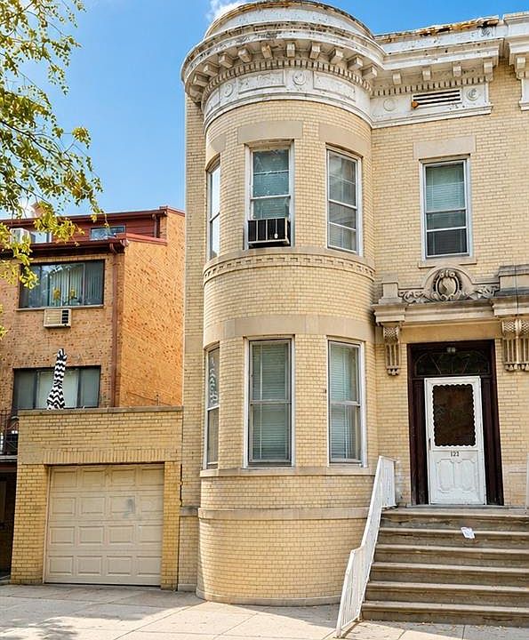 1st image of 121 Bay 20th St