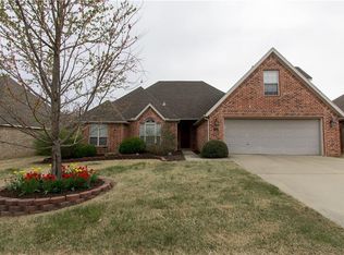 472 N Rocky Xing, Fayetteville, AR 72704